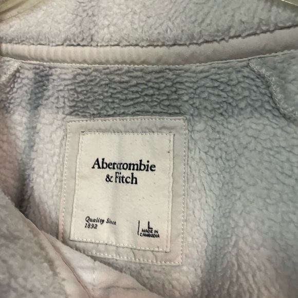 ❌SOLD❌Abercrombie and Fitch button neck fleece! - Picture 3 of 4